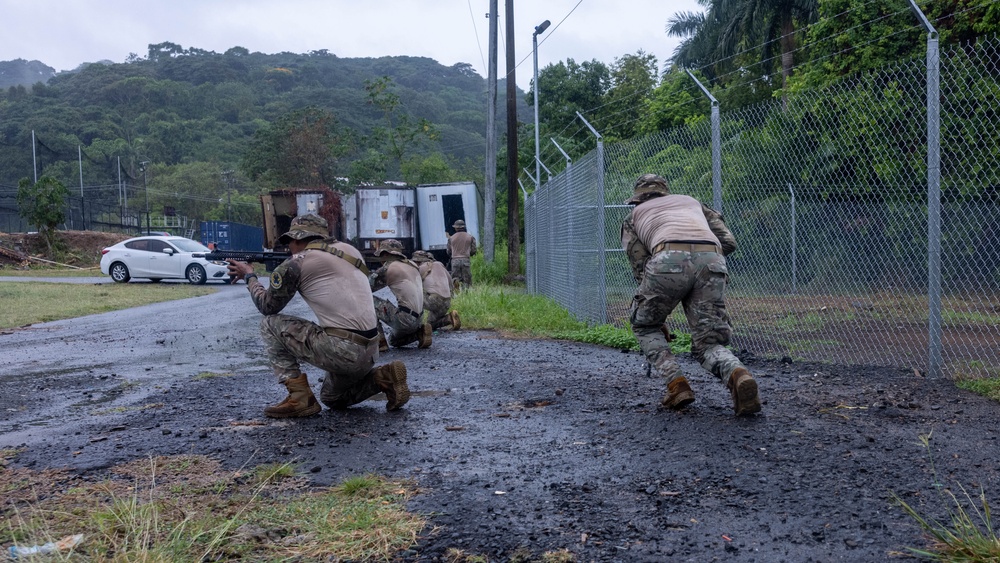 Panamanian security forces practice squad movements