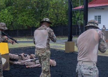Panamanian security forces practice squad movements