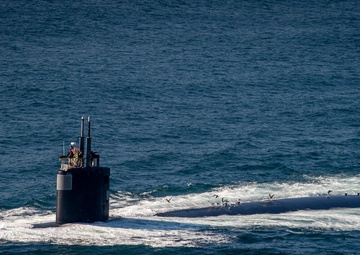 USS Santa Fe (SSN 763) Transits the Pacific Ocean