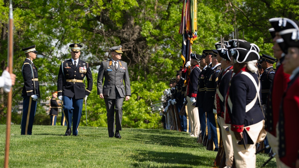 Army Full Honor Arrival Ceremony for Lt. Gen. Pasi Välimäki, Commander of the Finnish Army
