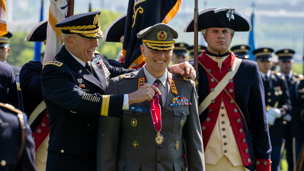 Army Full Honor Arrival Ceremony for Lt. Gen. Pasi Välimäki, Commander of the Finnish Army
