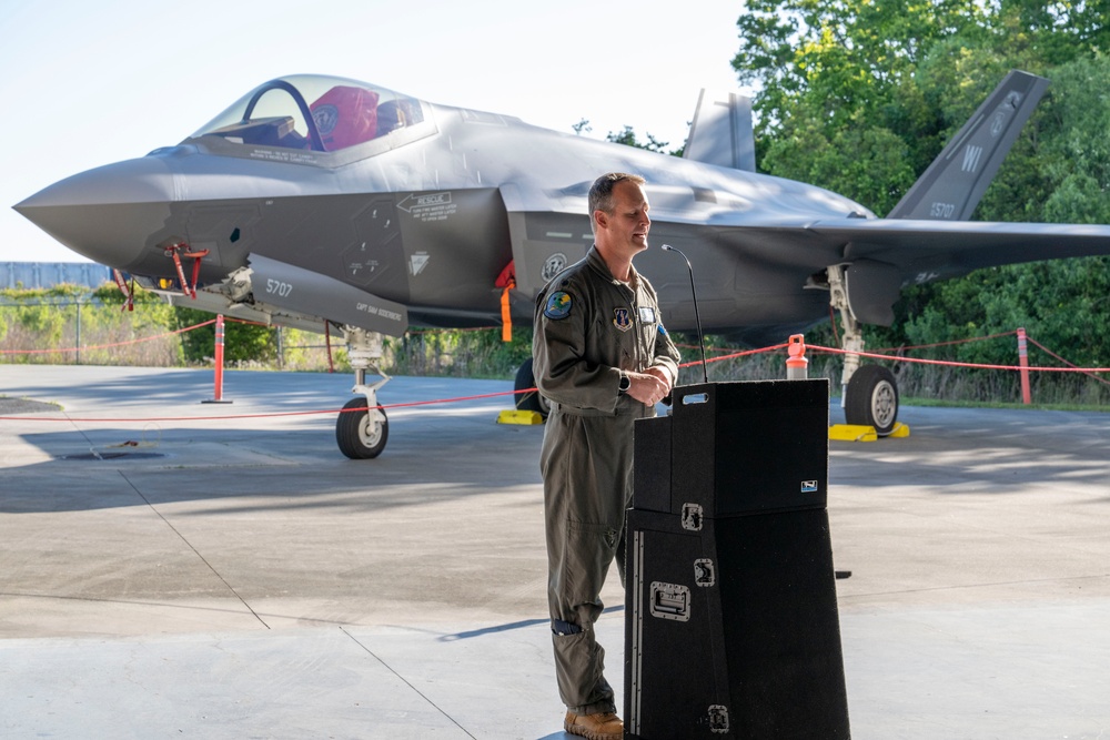 Command changes hands as F-35 era takes off