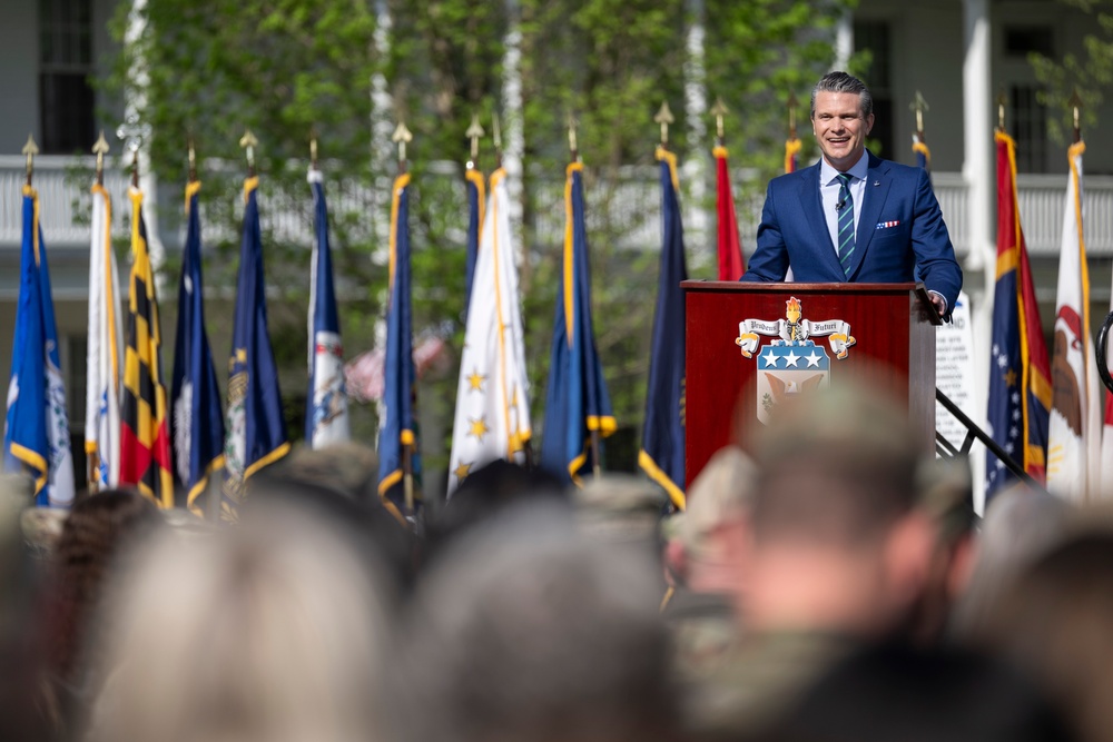 SD Visits U.S. Army War College