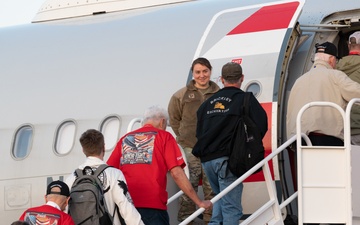 122nd Fighter Wing hosts 50th Honor Flight