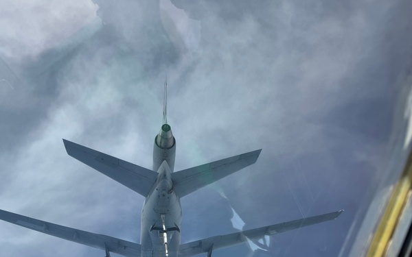 McChord C-17s First in AMC to Refuel with Commercial KDC-10B Tanker