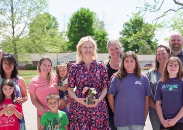 First Lady of Kentucky Visits Fort Campbell to Honor Military Children