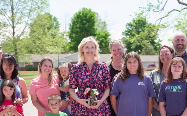 First Lady of Kentucky Visits Fort Campbell to Honor Military Children