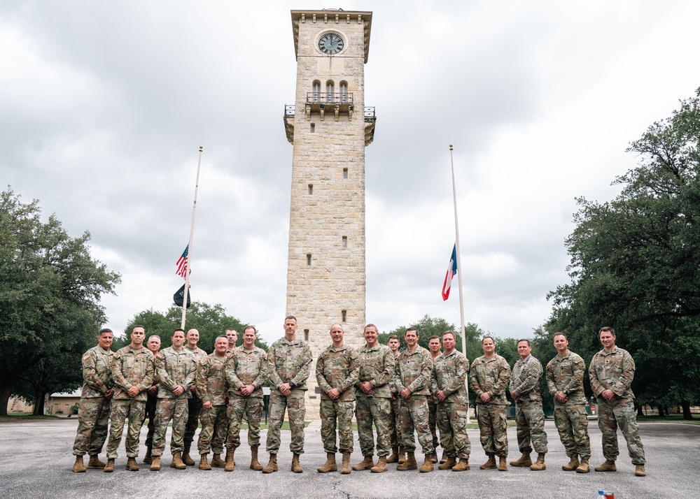 U.S. Army North Commander speaks with the 160th Special Operations Aviation Regiment