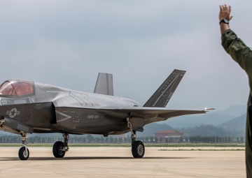 U.S. Marines fuel F-35s at Gwangju Air Base