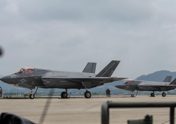 U.S. Marines fuel F-35s at Gwangju Air Base