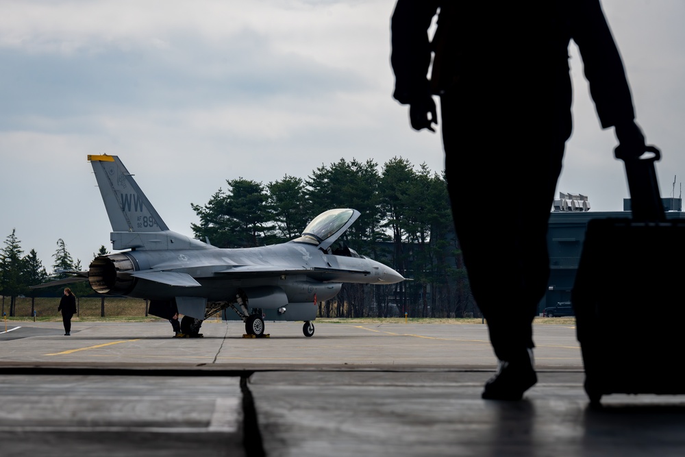 PACAF F-16 Demo Team: Dominating the Skies