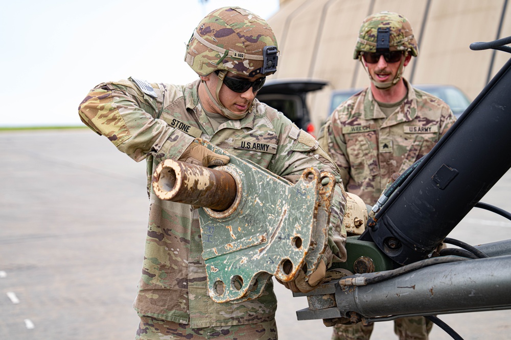 Soldiers from 1AD recover an Italian fuel truck