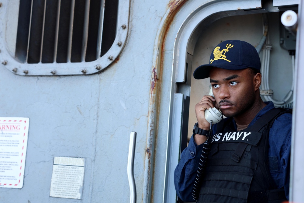 USS Gravely Conducts Antiterrorism Training Team Drill