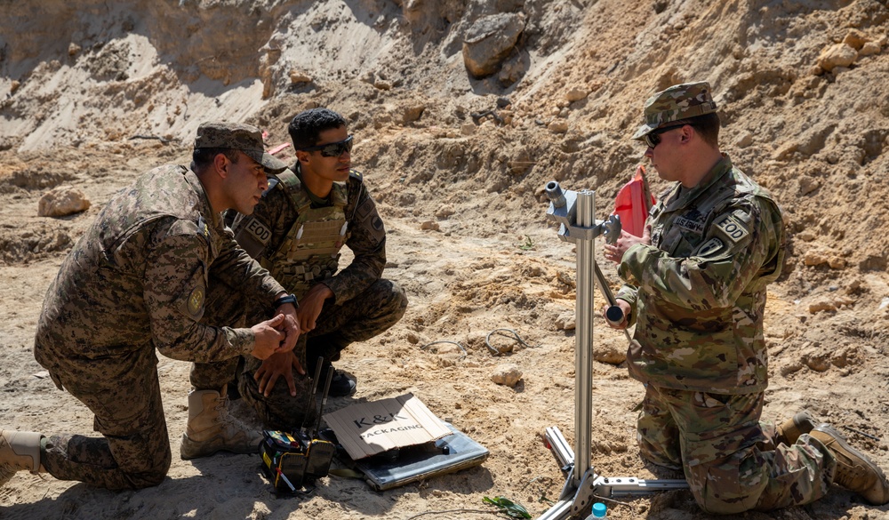 US, Tunisia conduct precision explosive ordnance destruction at African Lion 2025.