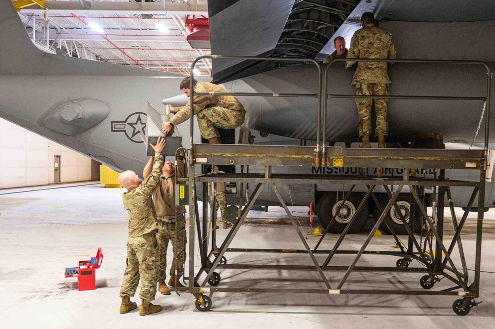Airmen from Missouri, Rhode Island Remove External Fuel Tanks