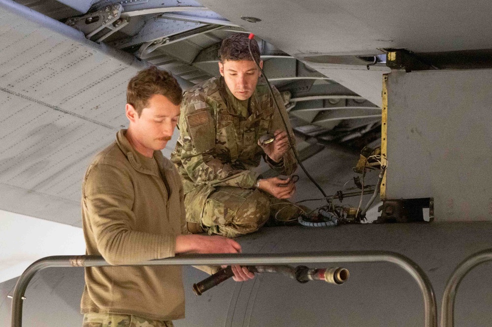 Airmen from Missouri, Rhode Island Remove External Fuel Tanks