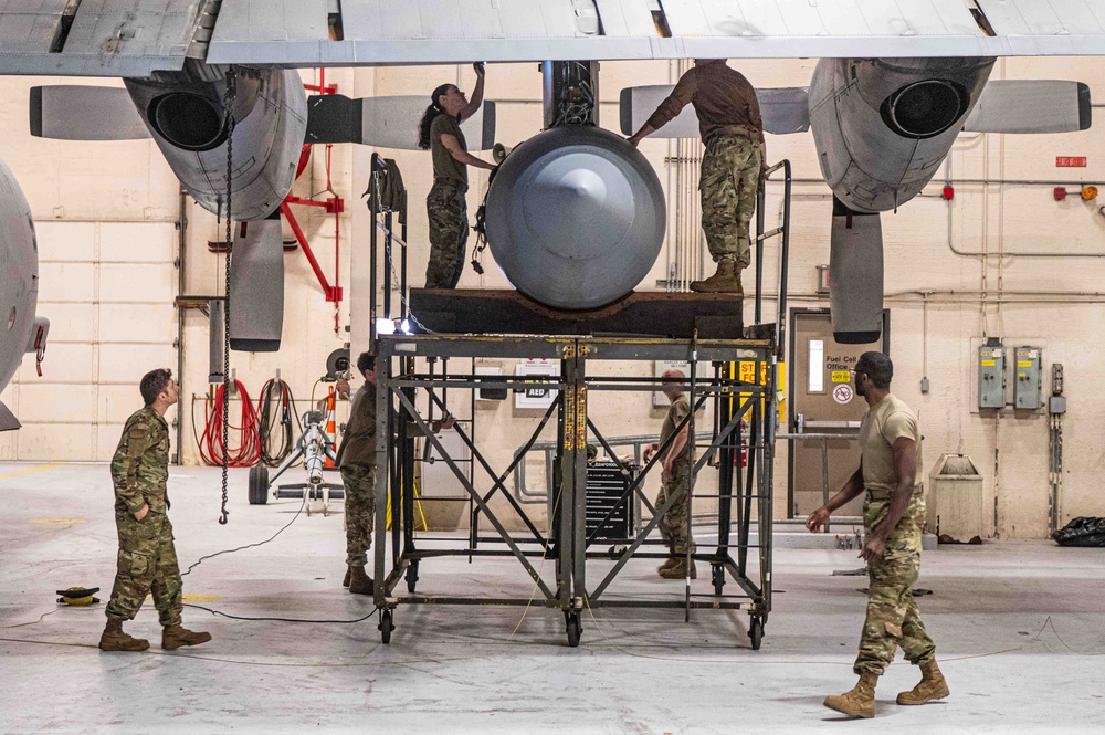 Airmen from Missouri, Rhode Island Remove External Fuel Tanks