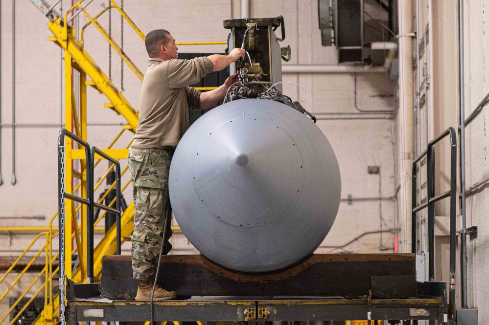 Airmen from Missouri, Rhode Island Remove External Fuel Tanks