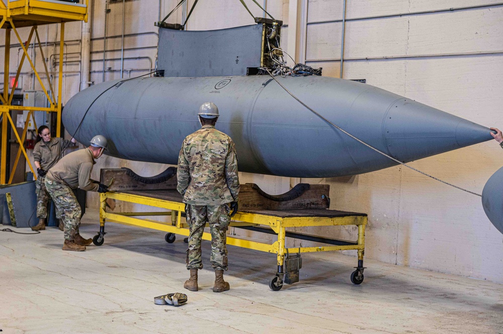 Airmen from Missouri, Rhode Island Remove External Fuel Tanks