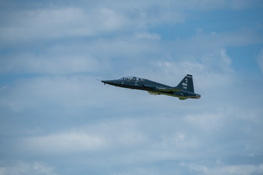 T-38 Talon, B-2 companion trainer aircraft