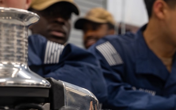 Wasp Sailors Conduct Well Deck Training