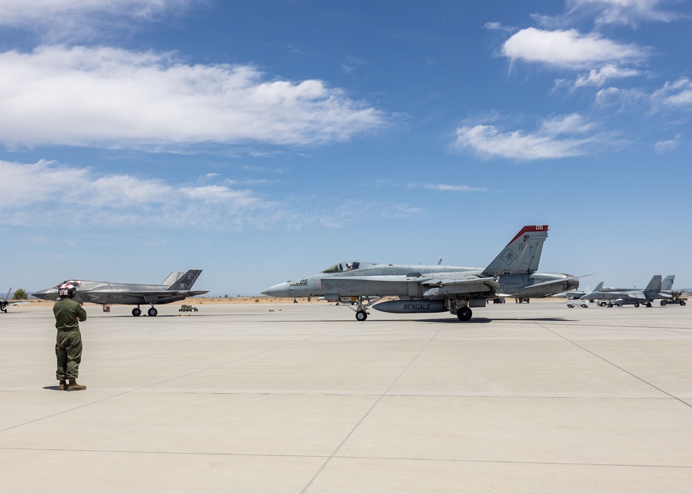 WTI 2-25 Commanding Generals of 1st, 2nd, 3rd, and 4th MAW visit MAWTS-1