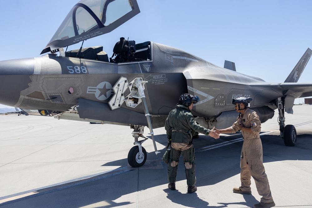 WTI 2-25 Commanding Generals of 1st, 2nd, 3rd, and 4th MAW visit MAWTS-1