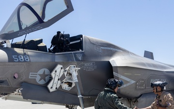WTI 2-25 Commanding Generals of 1st, 2nd, 3rd, and 4th MAW visit MAWTS-1