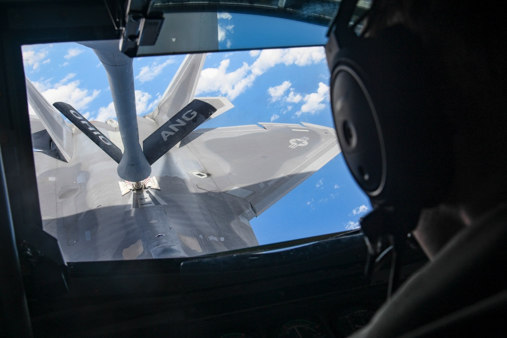 Ohio Air National Guard refuels F22 Raptor
