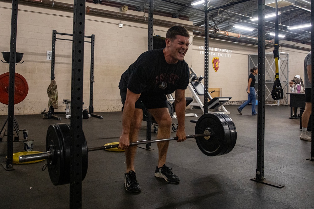 25th DSB Soldiers Compete in Aloha Open Fitness Competition