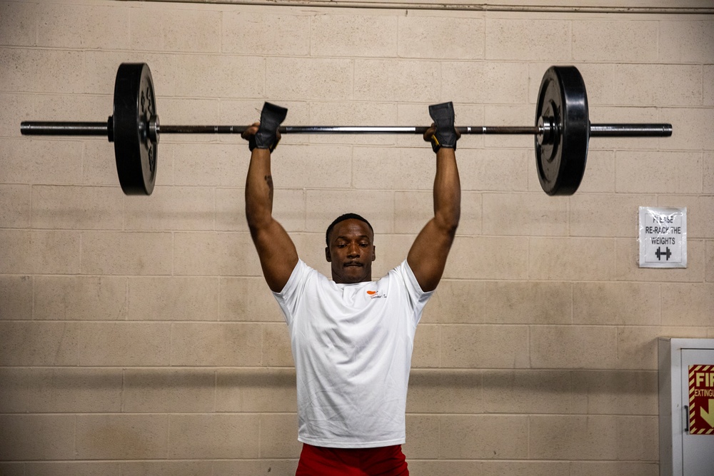 25th DSB Soldiers Compete in Aloha Open Fitness Competition