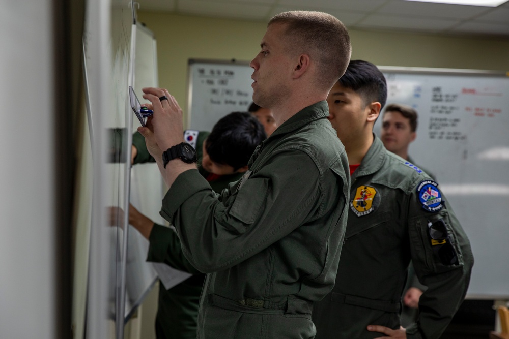 U.S. military, Republic of Korea pilots plan during Freedom Flag 25-1
