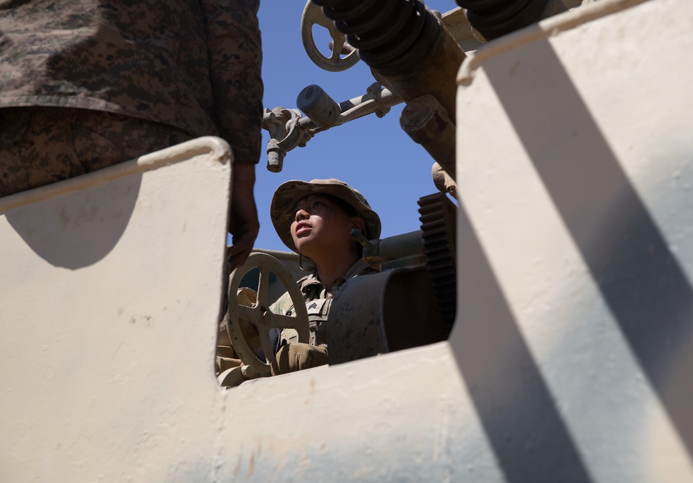 Tunisian military demonstrates anti-aircraft weapons to US forcesTunisian military demonstrates anti-aircraft weapons to US forces