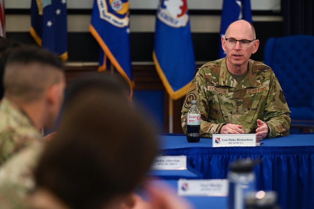 Richardson meets with middle tier personnel