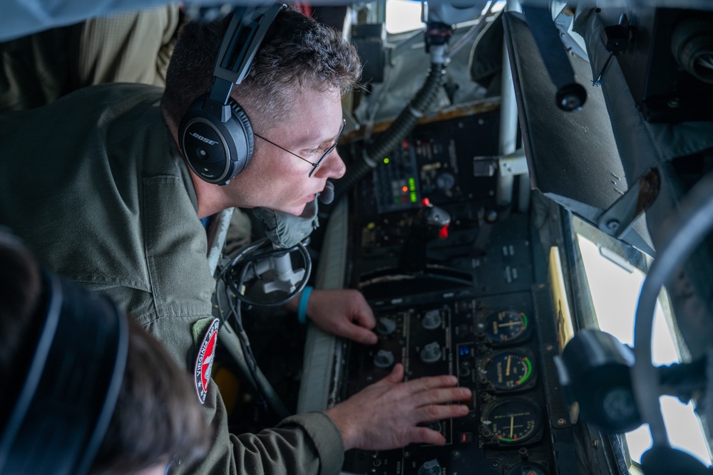 171st ARW refuels 192nd Wing and 1st Fighter Wing F-22 Raptors