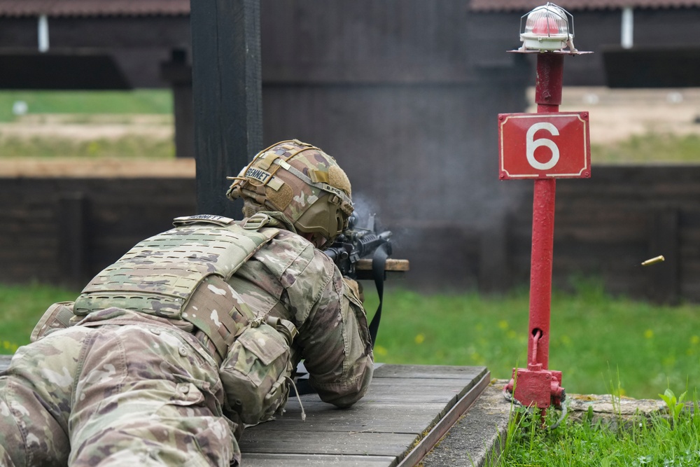 U.S. Soldiers and Polish soldiers compete in marksmanship