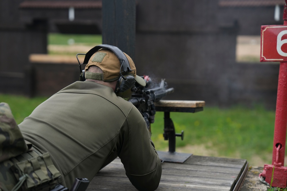 U.S. Soldiers and Polish soldiers compete in marksmanship