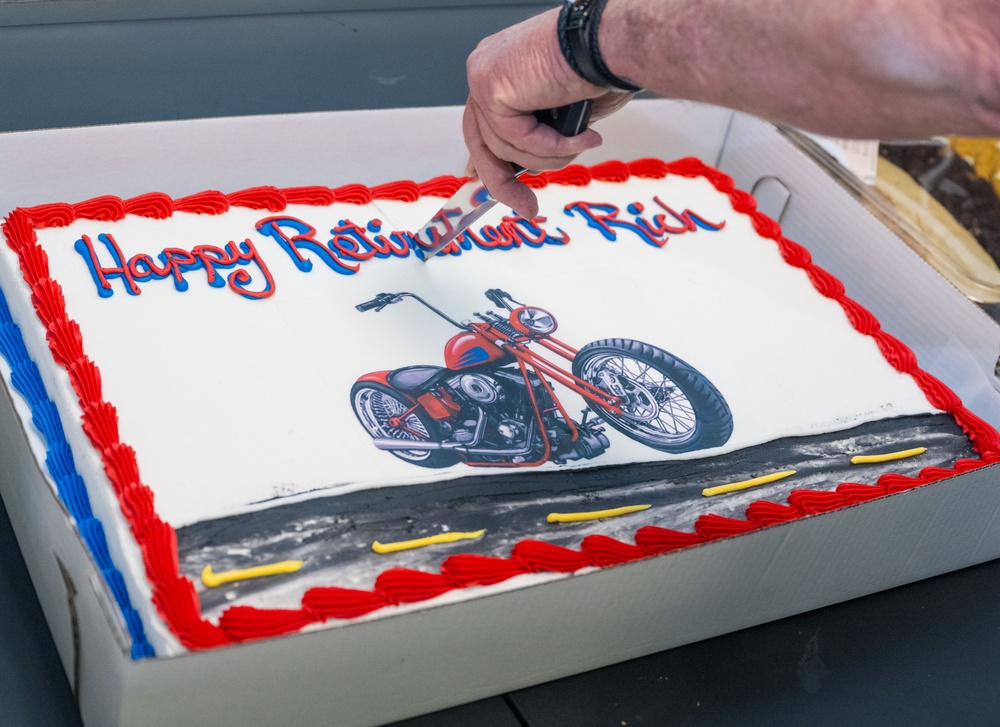 Holloman Air Force Base postmaster retires after 20 years of service