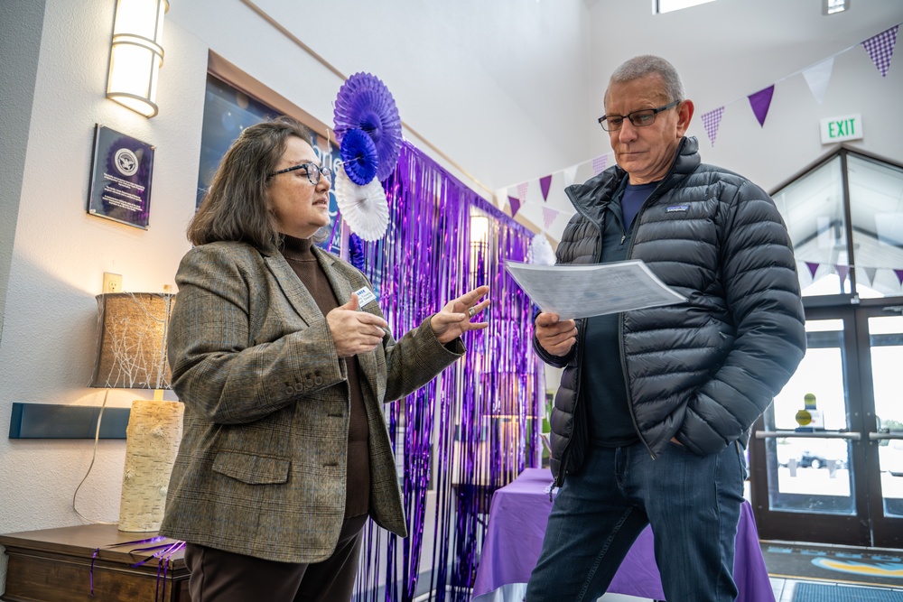 Chef Robert Irvine Schriever Visit