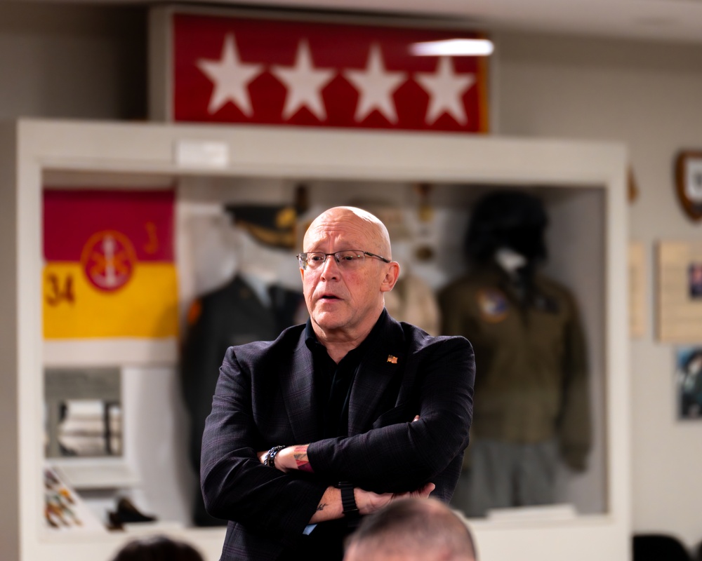 Dr. Alvin Peterson addresses representatives of the AUSA at Fort Sill, Ok.