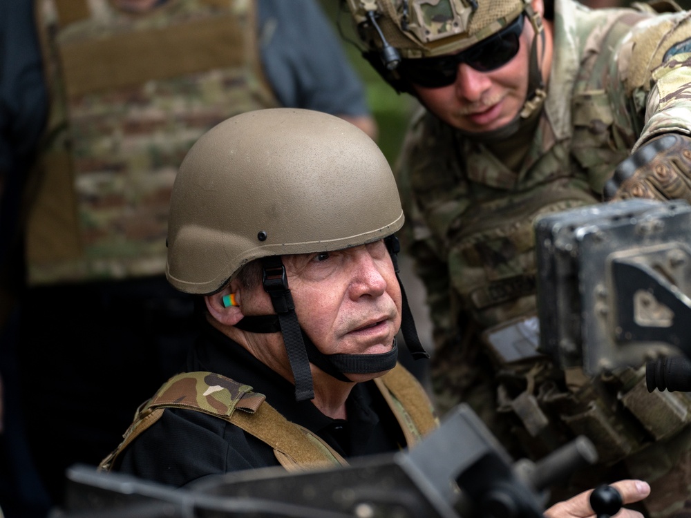 AUSA representatives get hands on with artillery pieces on Fort Sill