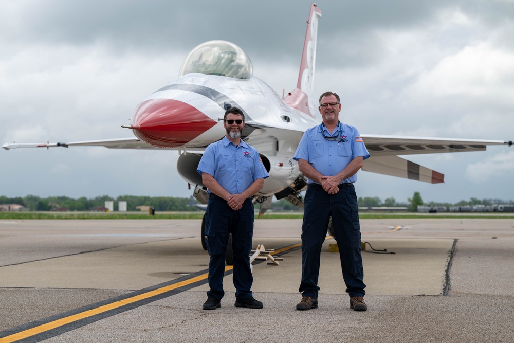 USAF Thunderbirds depart Scott Air Force Base