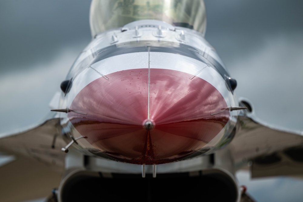 USAF Thunderbirds depart Scott Air Force Base