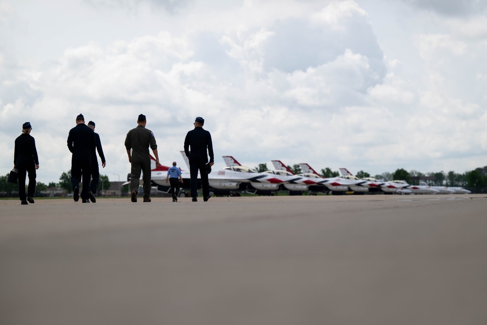 USAF Thunderbirds depart Scott Air Force Base