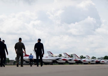 USAF Thunderbirds depart Scott Air Force Base