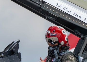 USAF Thunderbirds depart Scott Air Force Base