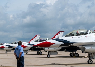 USAF Thunderbirds depart Scott Air Force Base