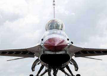 USAF Thunderbirds depart Scott Air Force Base