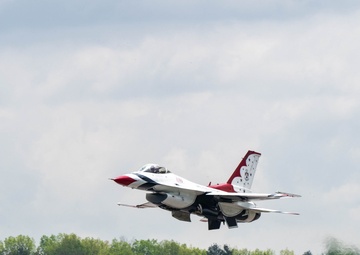 USAF Thunderbirds depart Scott Air Force Base