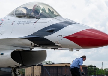 USAF Thunderbirds depart Scott Air Force Base